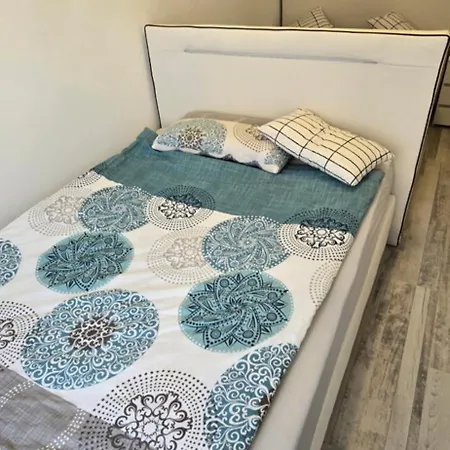 Mall Apartment *